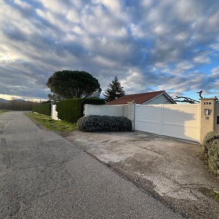 Hotel La Parenthese Auberives-sur-Vareze Exterior foto